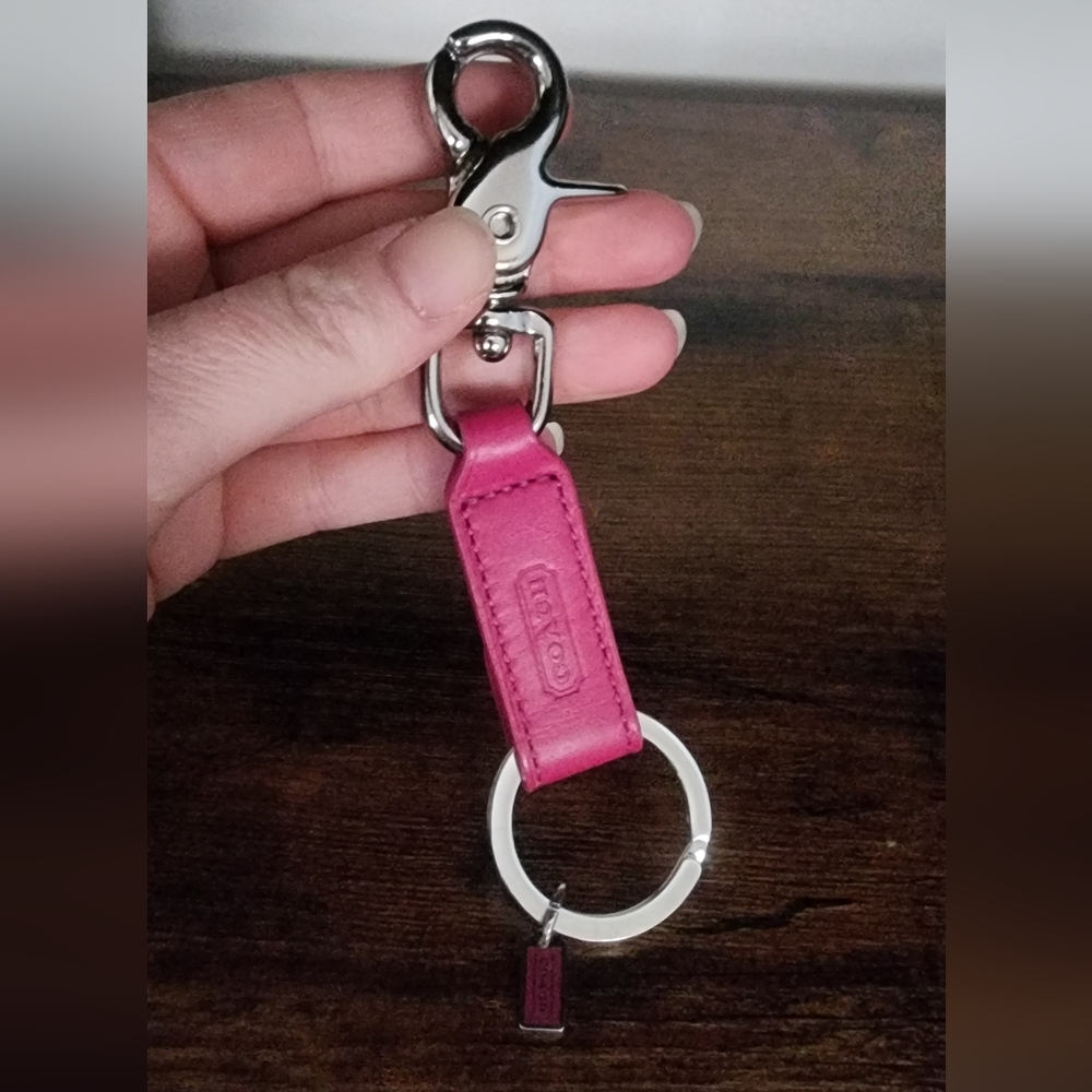 Coach Vintage Leather Claw Keychain